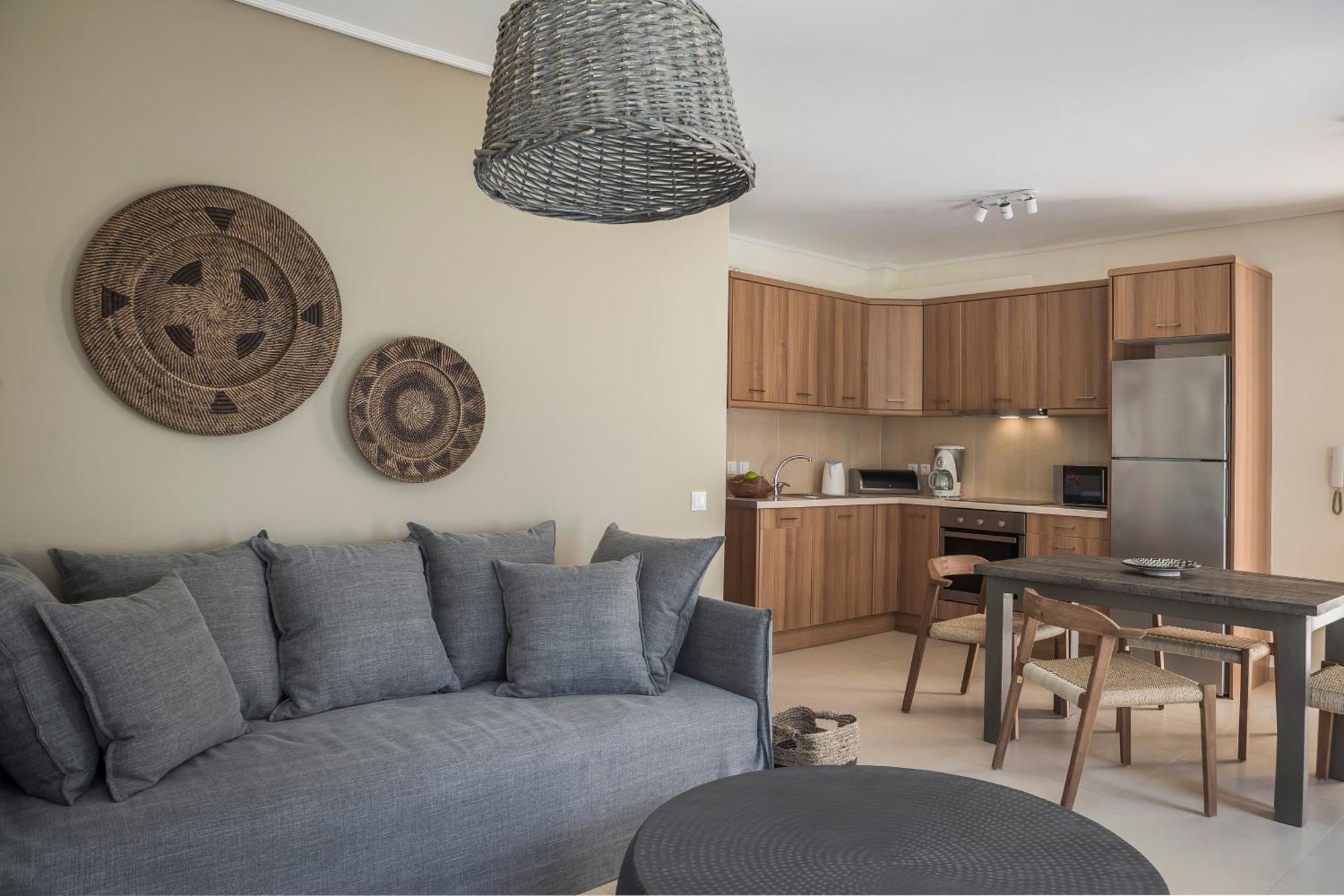 Meliti Waterfront Suites Каравомилос Екстер'єр фото